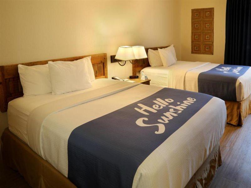 Days Inn & Suites By Wyndham Llano Eksteriør billede