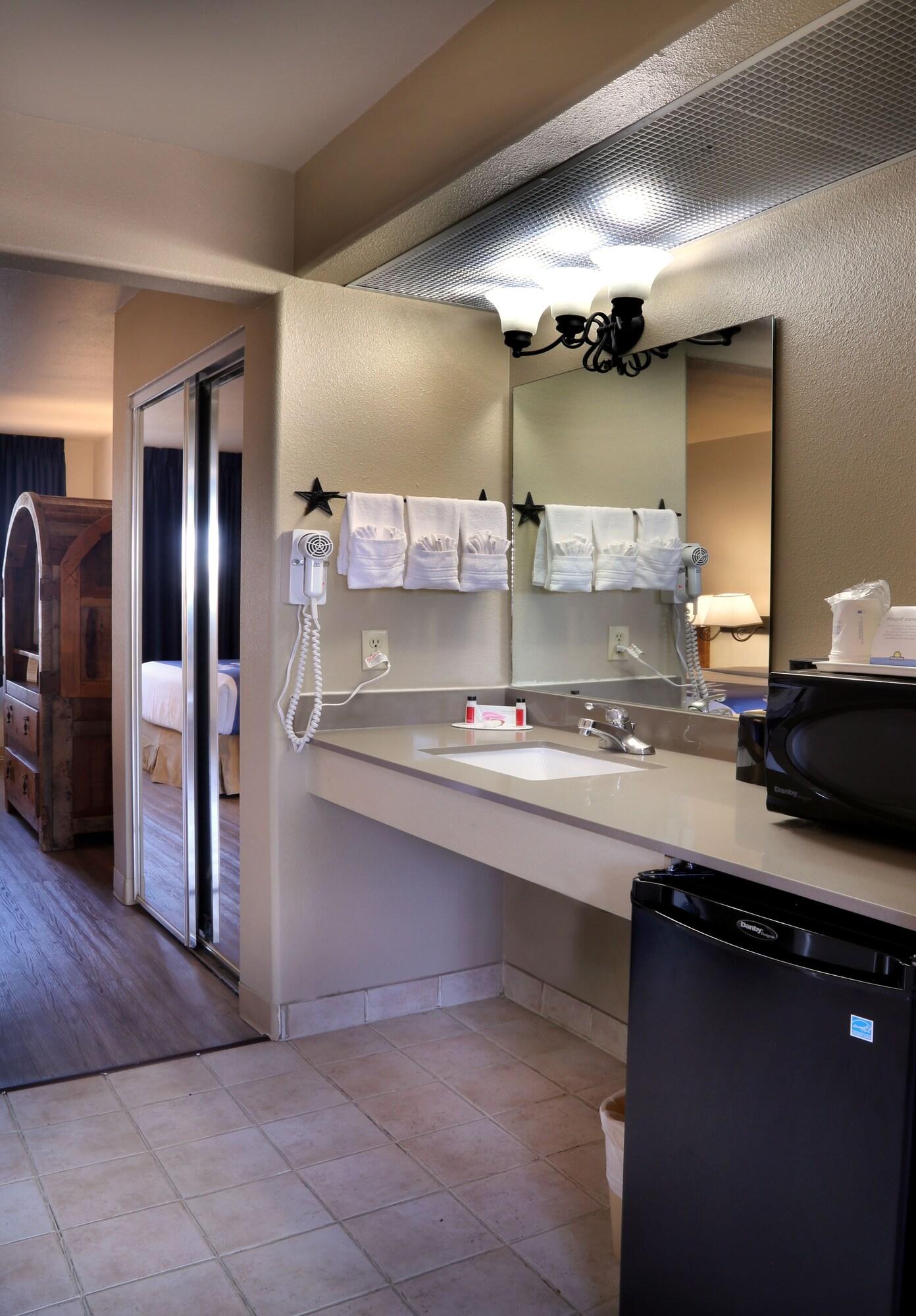 Days Inn & Suites By Wyndham Llano Eksteriør billede