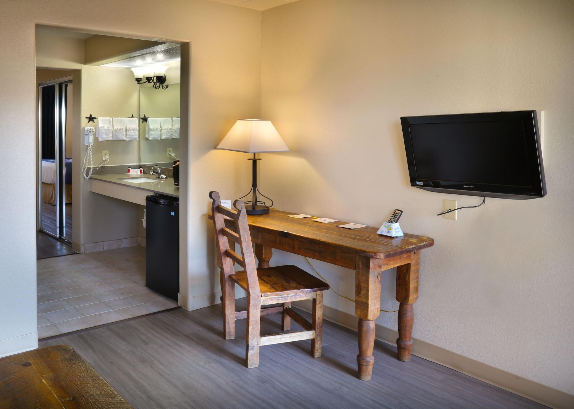 Days Inn & Suites By Wyndham Llano Eksteriør billede