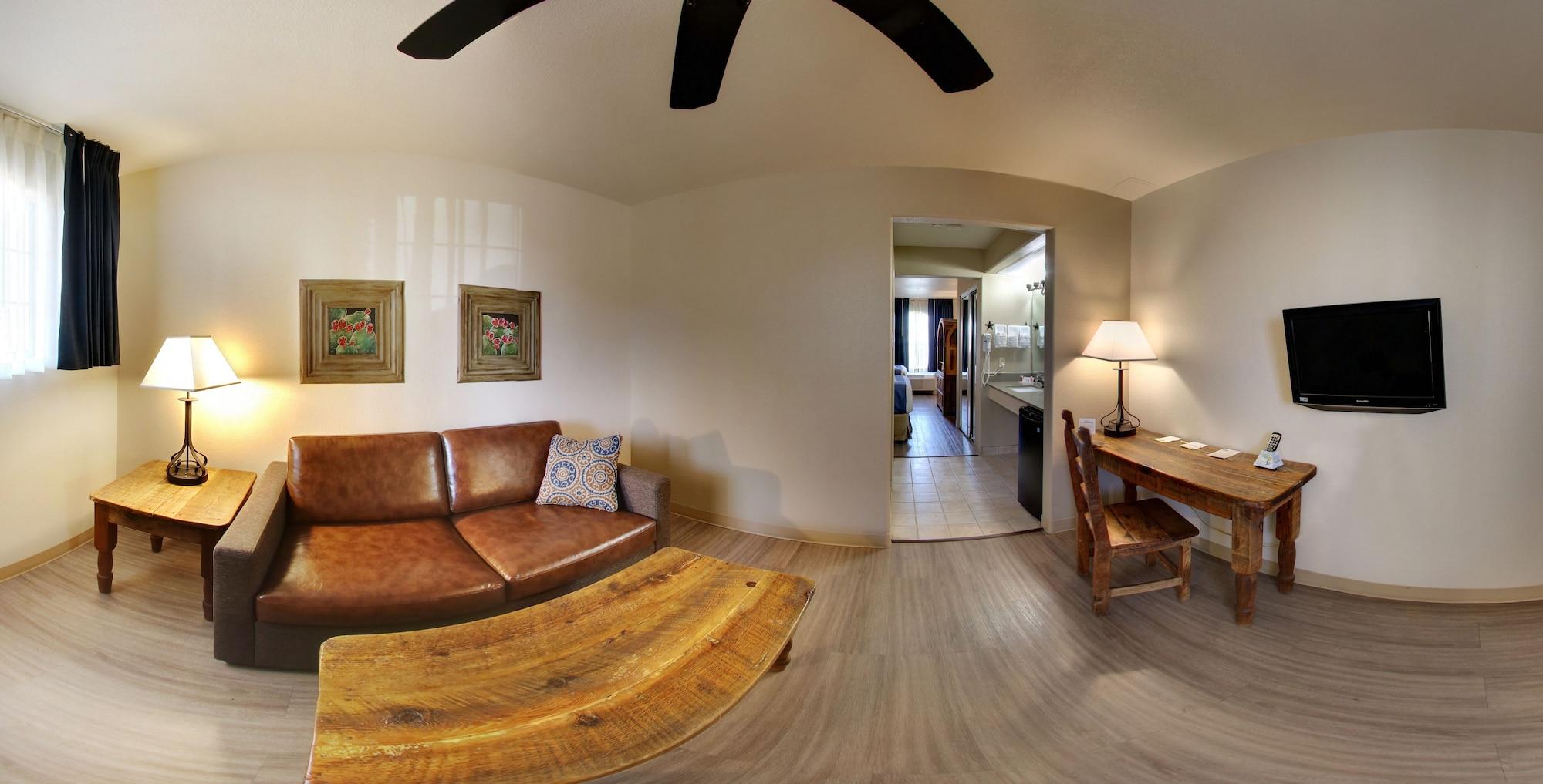 Days Inn & Suites By Wyndham Llano Eksteriør billede