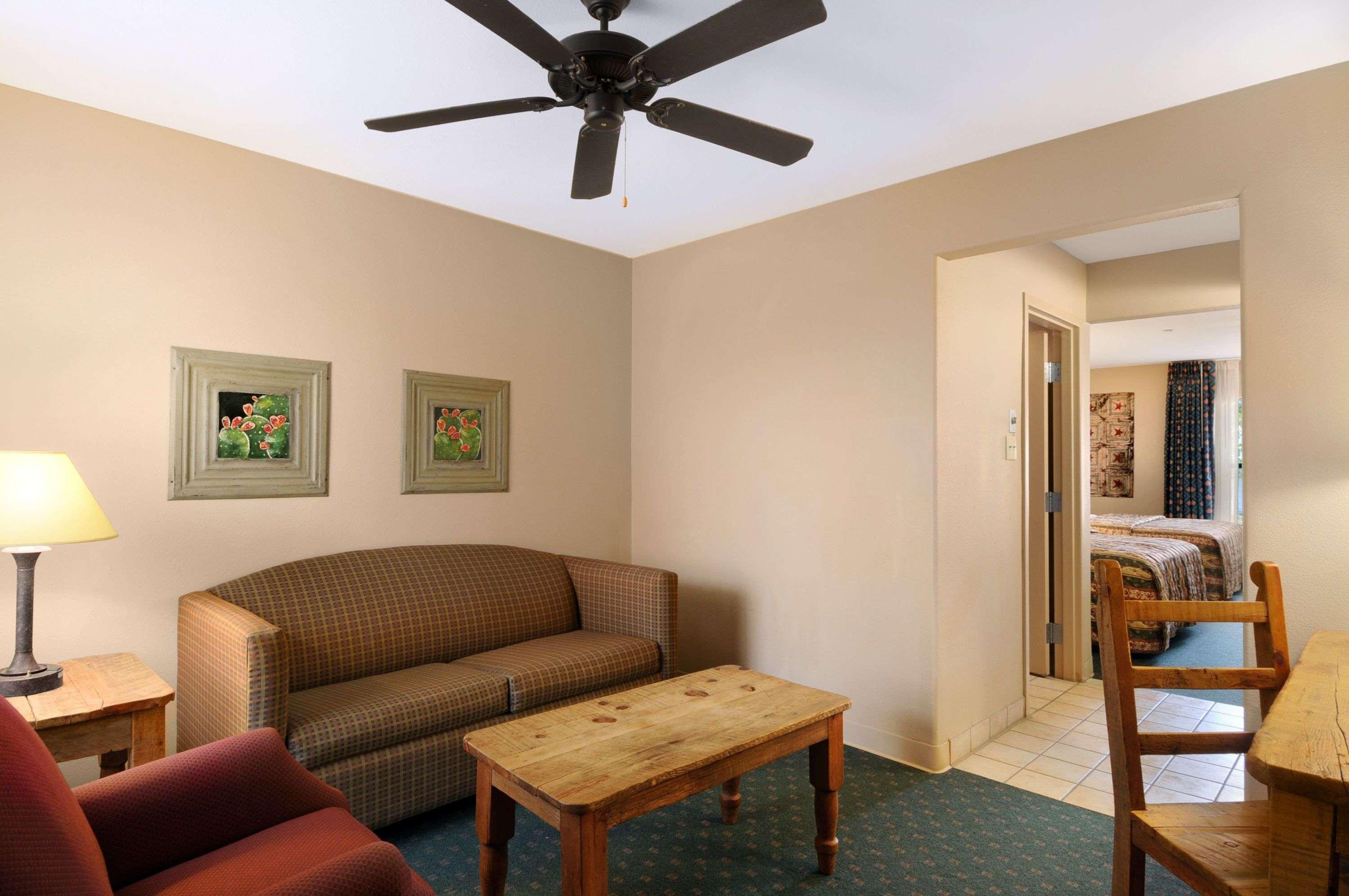 Days Inn & Suites By Wyndham Llano Eksteriør billede