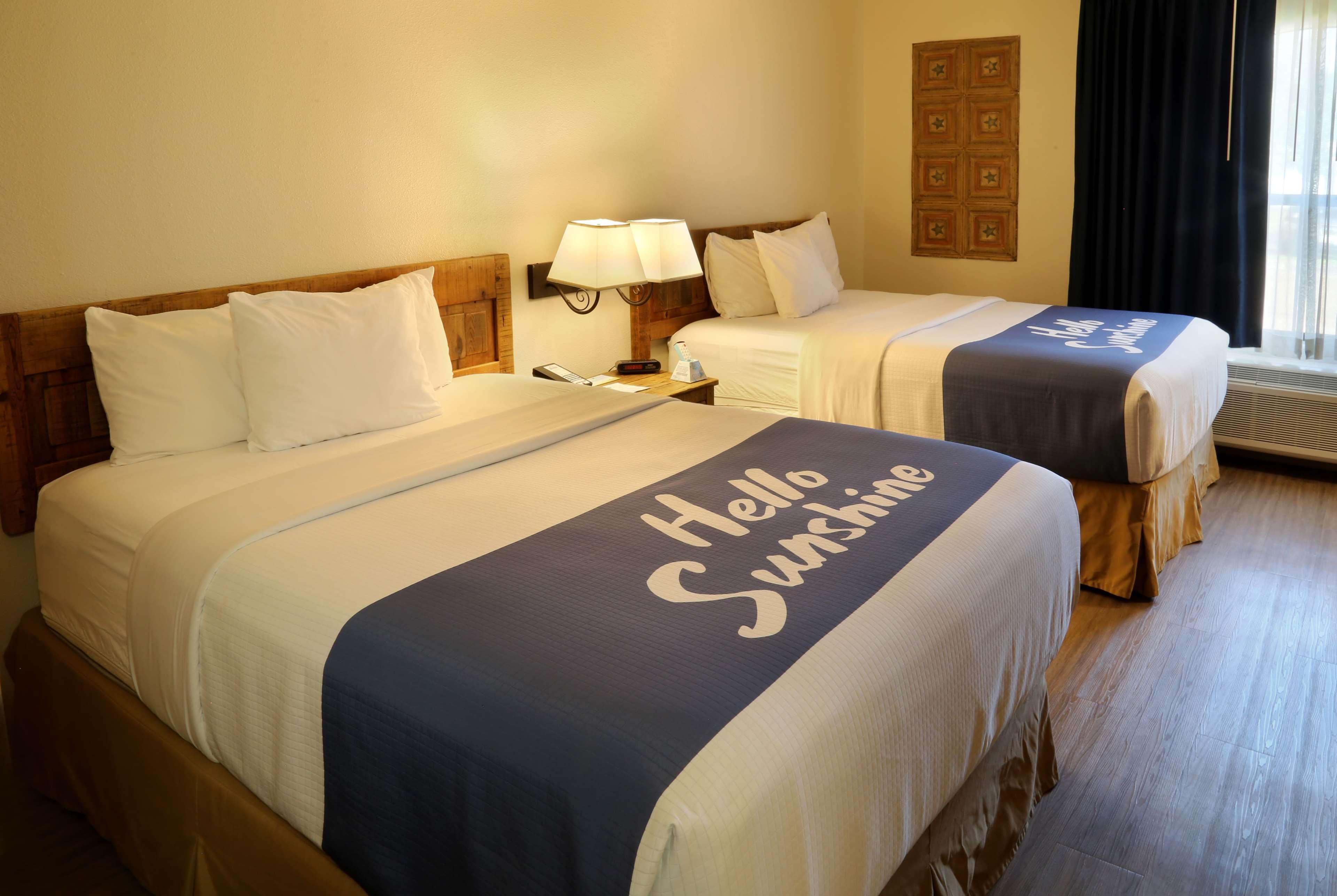 Days Inn & Suites By Wyndham Llano Eksteriør billede