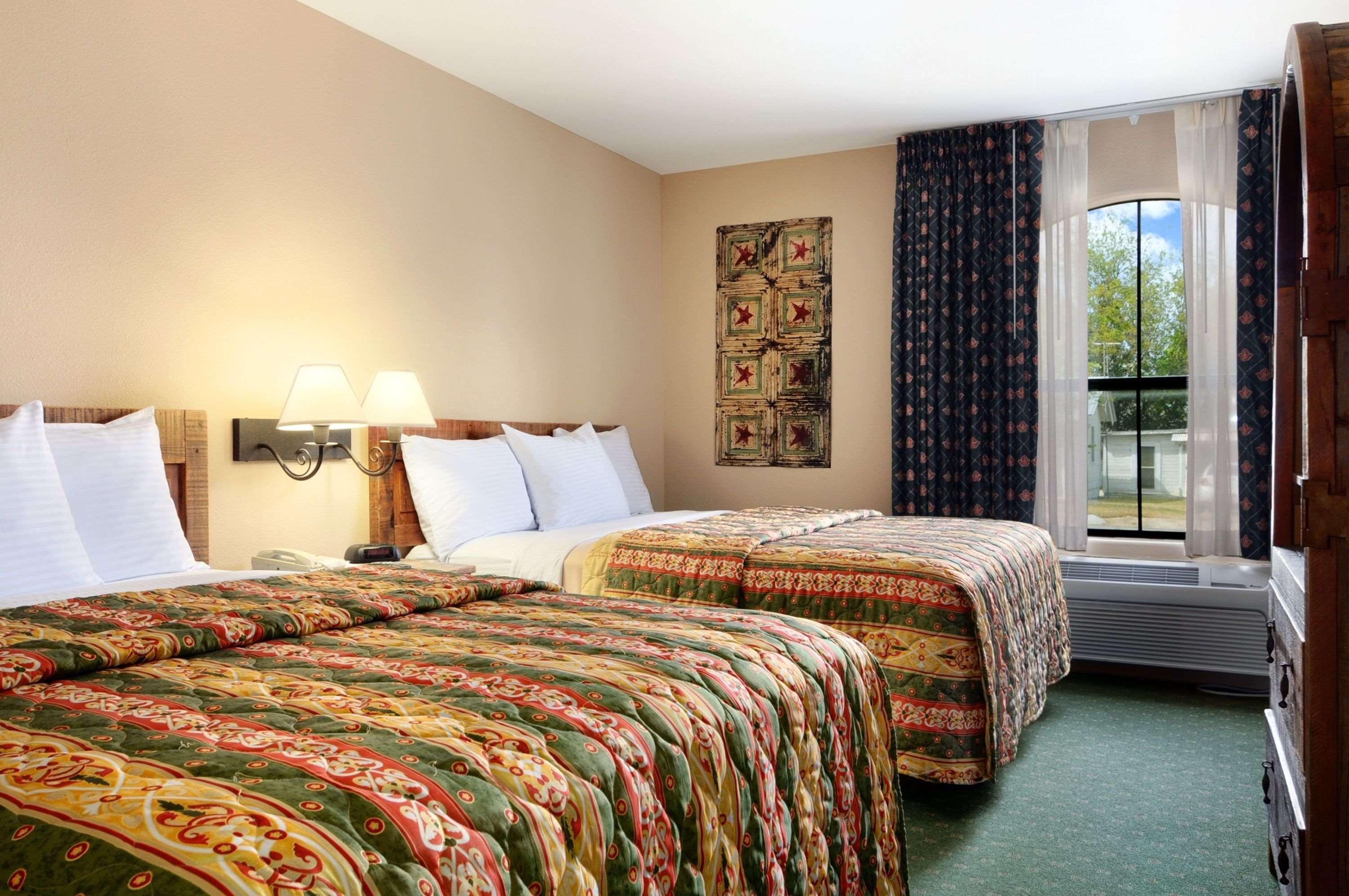 Days Inn & Suites By Wyndham Llano Eksteriør billede