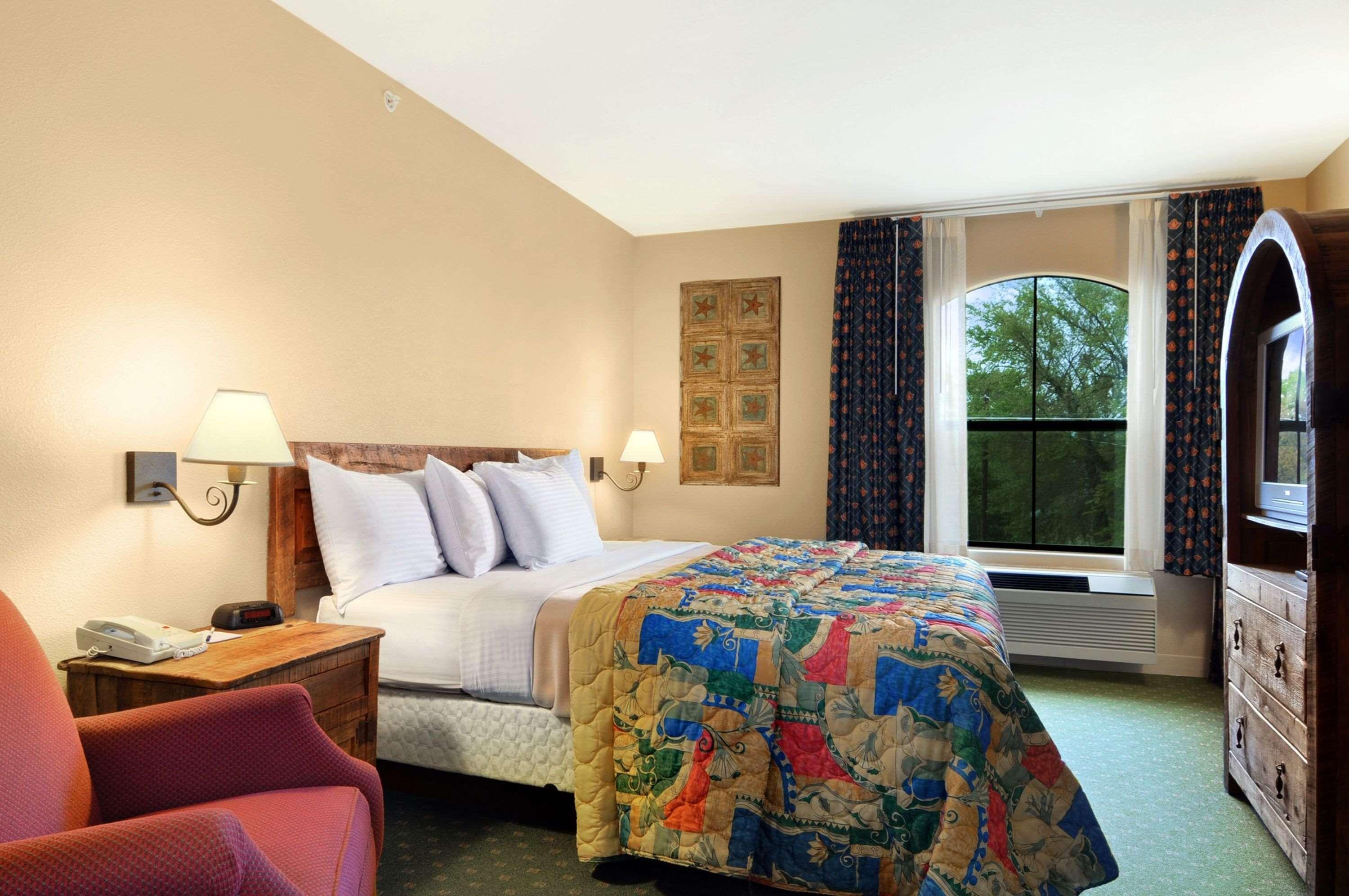 Days Inn & Suites By Wyndham Llano Eksteriør billede
