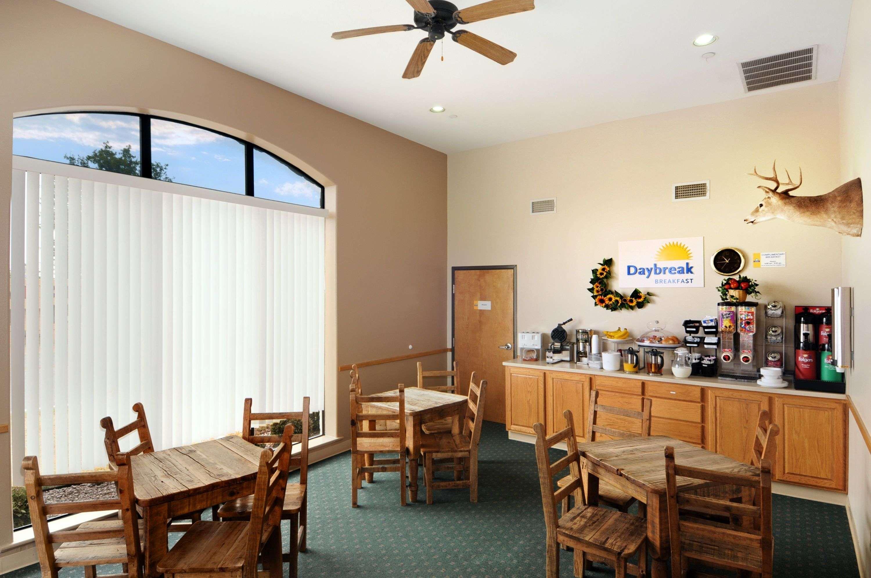 Days Inn & Suites By Wyndham Llano Eksteriør billede