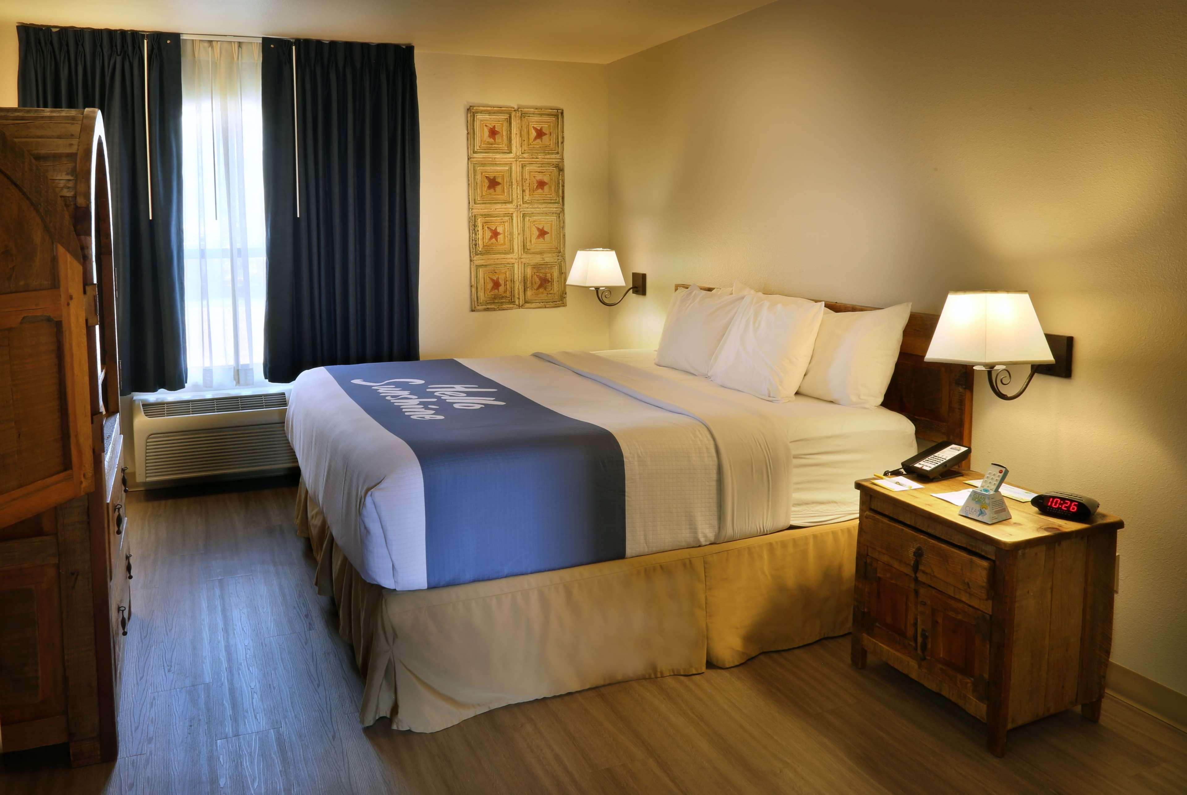 Days Inn & Suites By Wyndham Llano Eksteriør billede