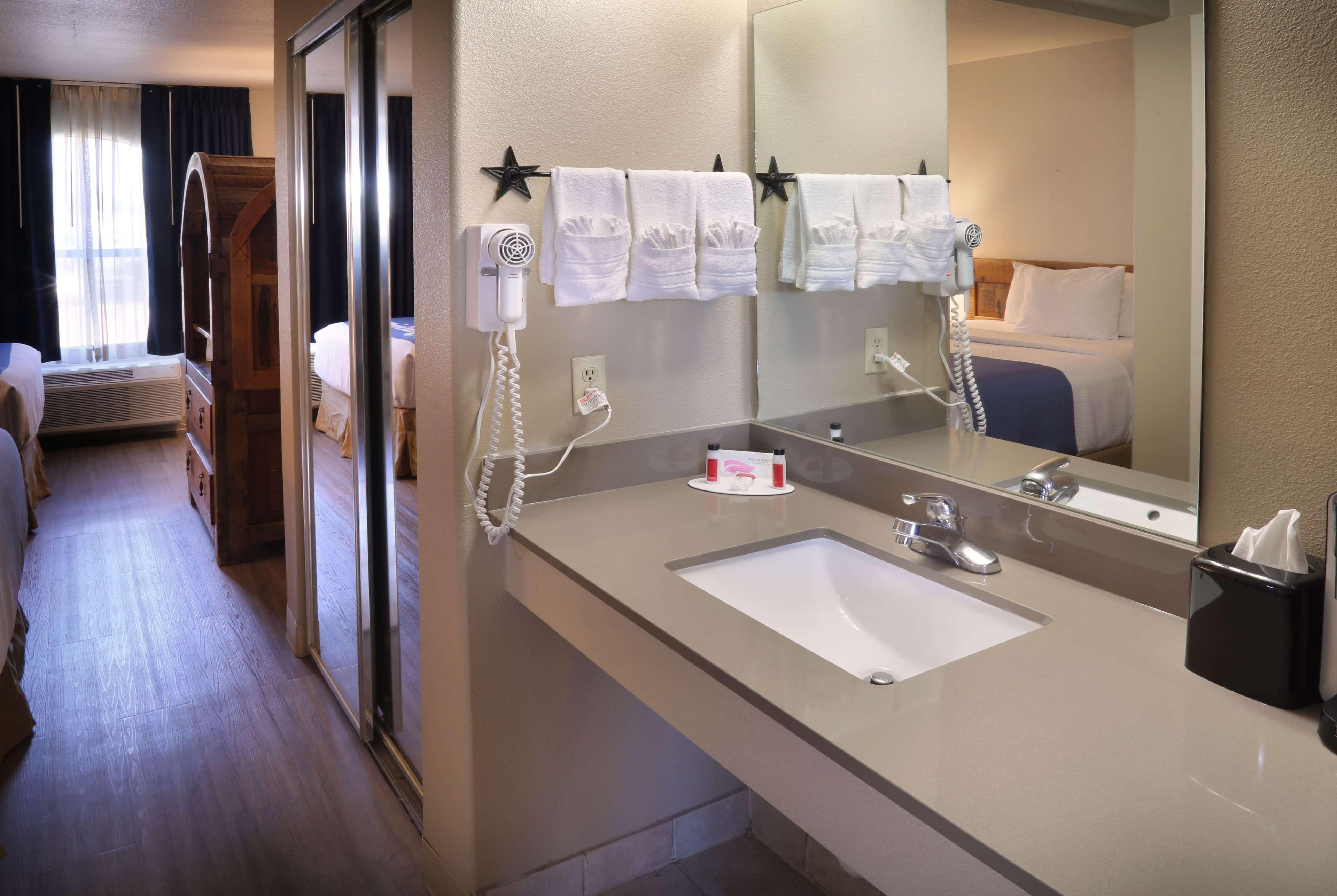 Days Inn & Suites By Wyndham Llano Eksteriør billede
