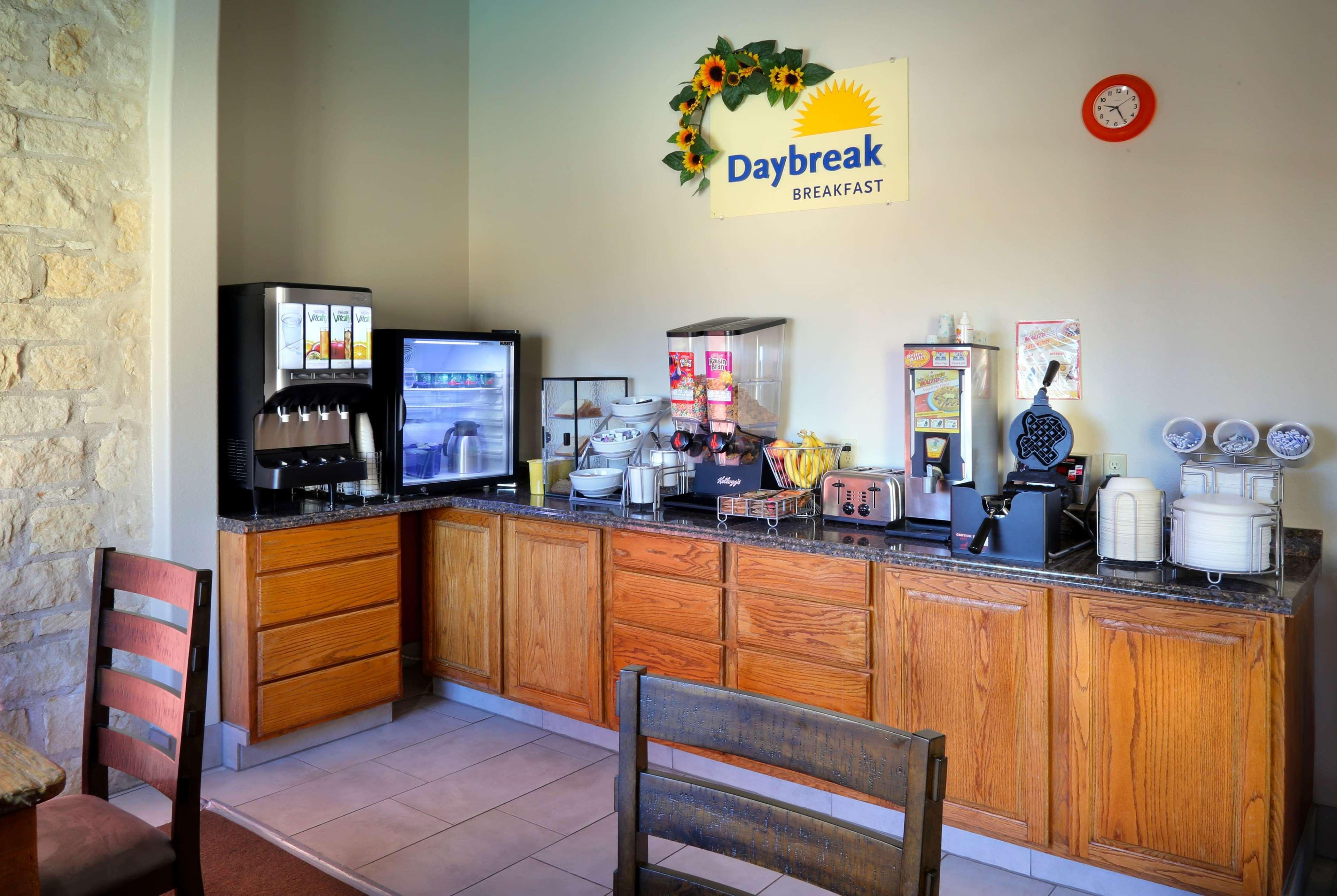 Days Inn & Suites By Wyndham Llano Eksteriør billede