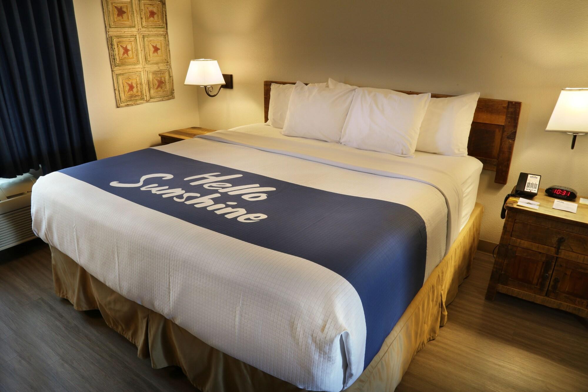 Days Inn & Suites By Wyndham Llano Eksteriør billede