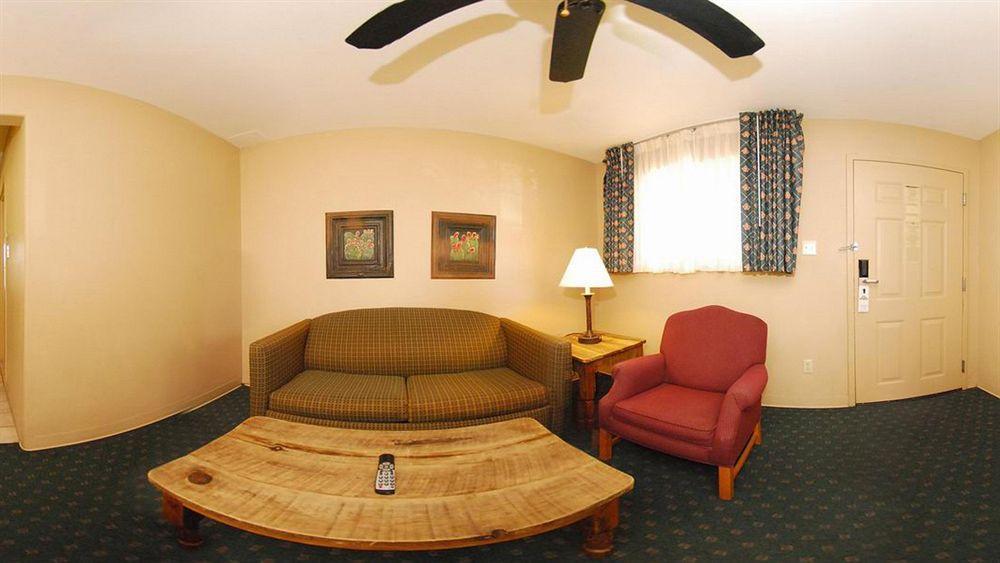 Days Inn & Suites By Wyndham Llano Eksteriør billede
