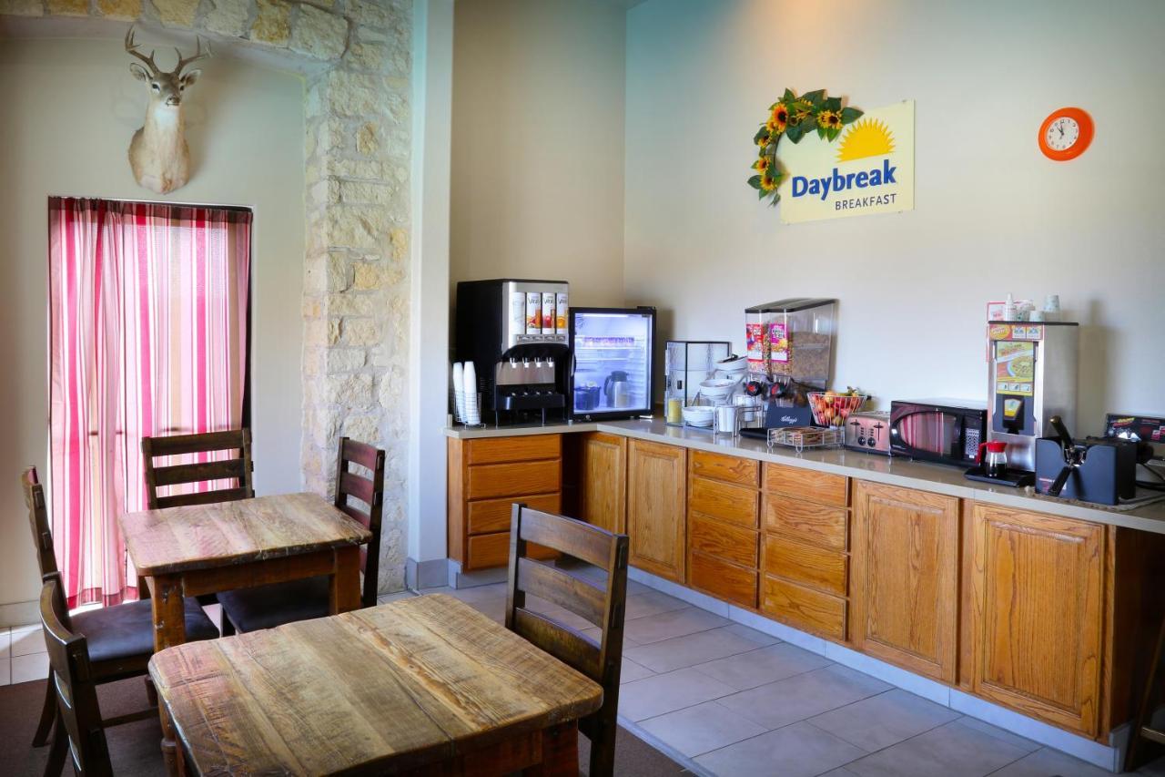 Days Inn & Suites By Wyndham Llano Eksteriør billede
